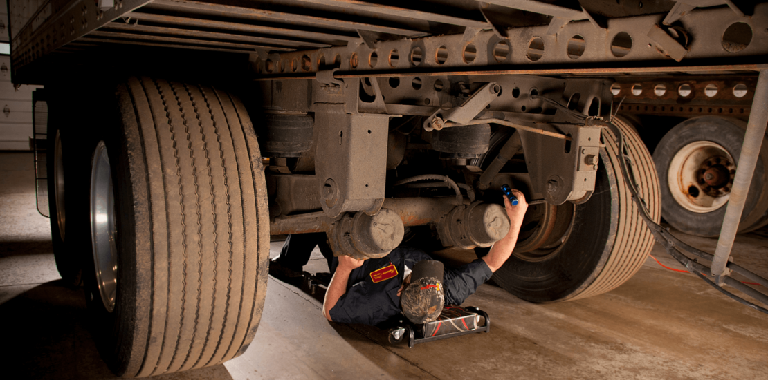 Mech_inspecting_CBX40_Suspension.603e580e3a513
